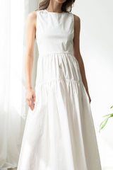 SLEEVELESS TIERED DRESS WITH BACK RUCHED DETAIL: White / Contemporary / L