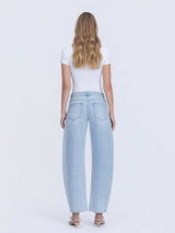 HIGH RISE LIGHT WASH SEAM DETAIL CROP BARREL JEANS T7280: GODLIKE / 24