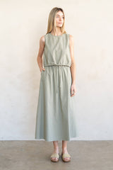 ADJUSTABLE TIE HEM CROPPED TANK TOP: SAGE / Contemporary / L