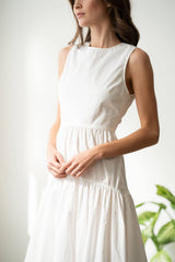SLEEVELESS TIERED DRESS WITH BACK RUCHED DETAIL: White / Contemporary / L
