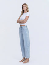 HIGH RISE LIGHT WASH SEAM DETAIL CROP BARREL JEANS T7280: GODLIKE / 25