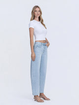 HIGH RISE LIGHT WASH SEAM DETAIL CROP BARREL JEANS T7280: GODLIKE / 25