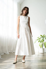 SLEEVELESS TIERED DRESS WITH BACK RUCHED DETAIL: White / Contemporary / L