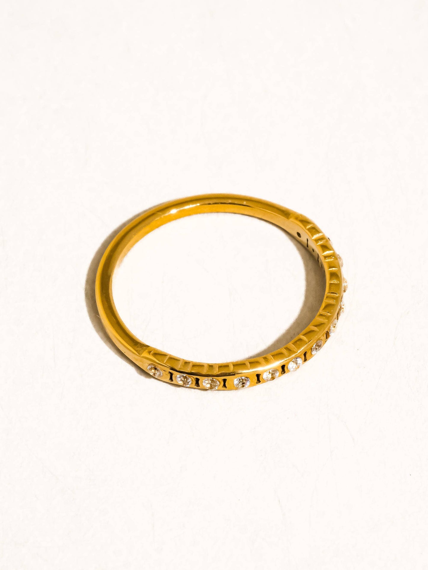 Flair 18K Gold Non-Tarnish Thin CZ Band: Yellow Gold / 7