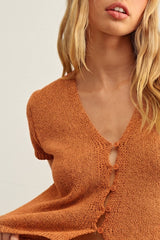 T6284   CAP SLEEVE BUTTON FRONT TOP: BEIGE / L