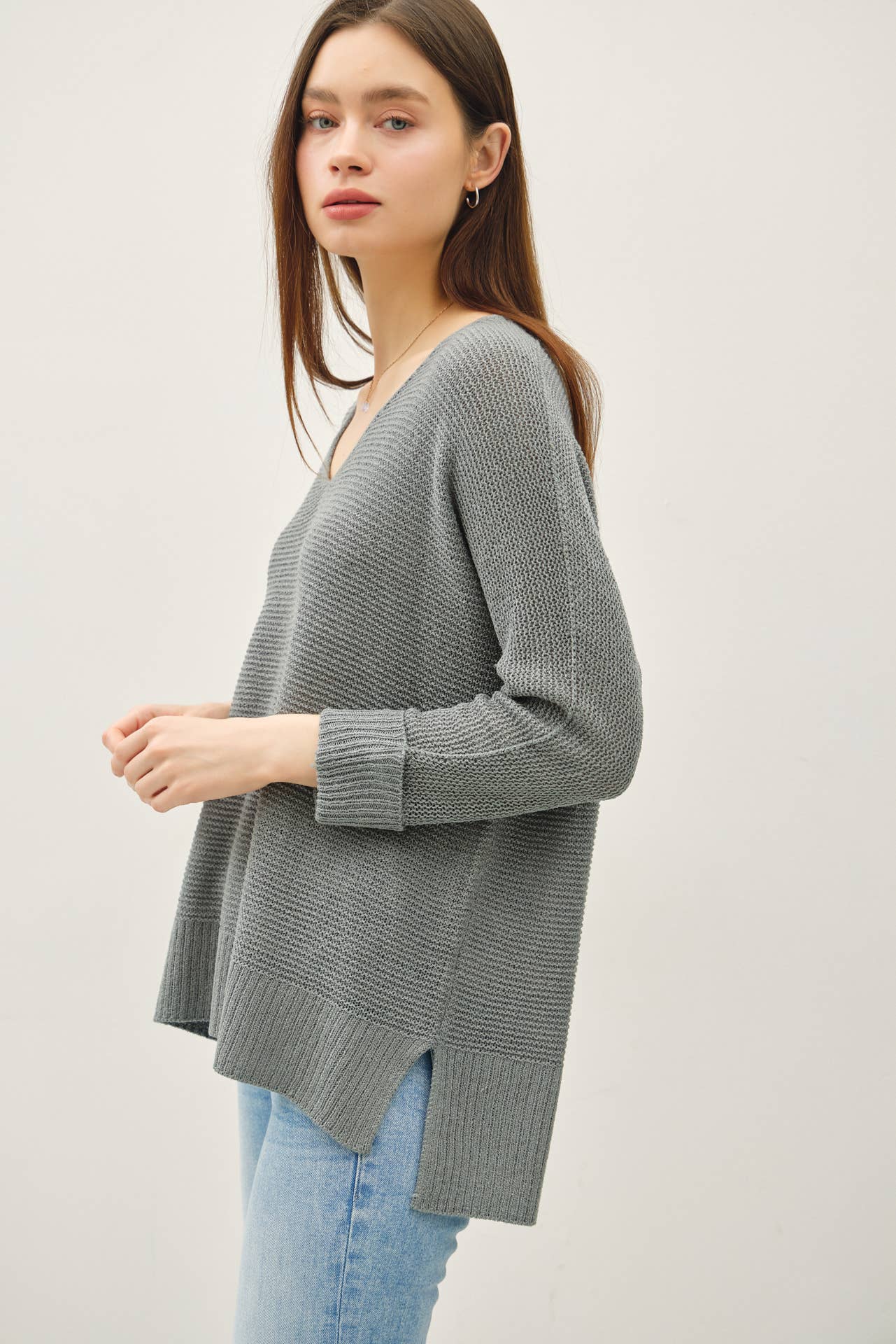 V-NECK Sweater