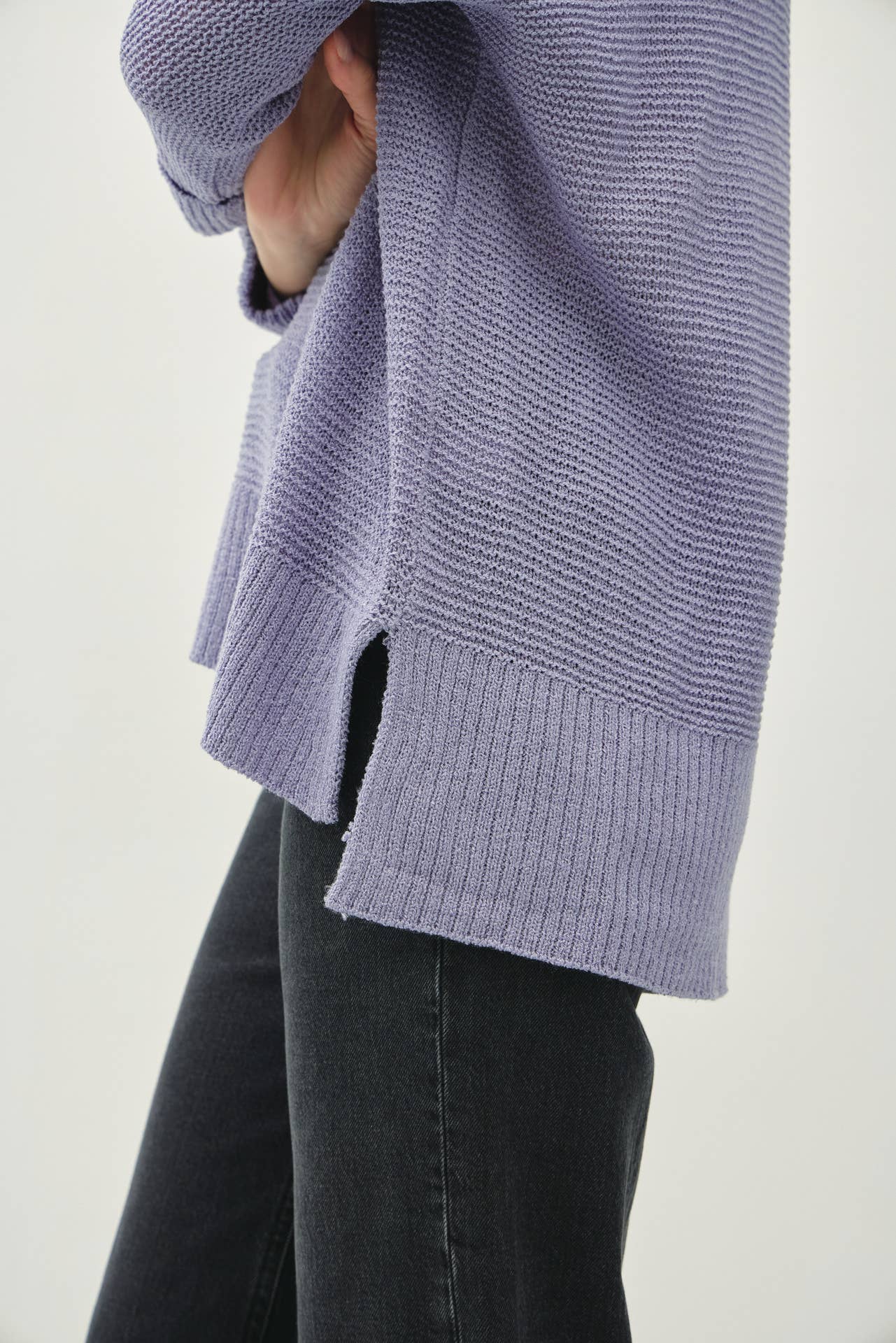 V-NECK Sweater