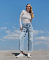 SUPER HIGH RISE LIGHT WASH BARREL JEANS V3575: HEROINE / 24